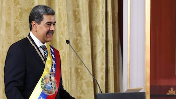 Nicolás Maduro defiende como una