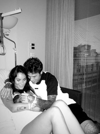 lA PAREJA DE fEDEZ Y EL BEBÉ