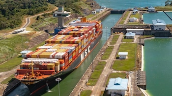 El Canal de Panamá limita el tránsito de buques por el descenso de las precipitaciones a causa de El Niño