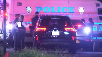 Hallan muerta a una mujer en un cesto de basura en Brooklyn