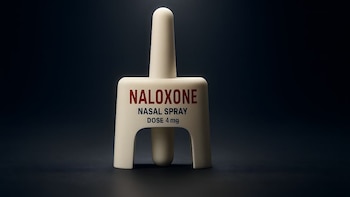 Los poderes de la naloxona para revertir la sobredosis se ven desafiados por los opioides actuales, según muestran las pruebas
