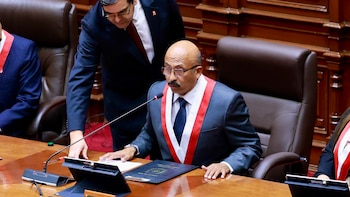 Óscar Reto derrota a Norma Yarrow y presidirá la Mesa Directiva de la Cámara de Diputados