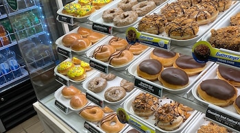 Krispy Kreme aceptó el acuerdo colectivo sin admitir responsabilidad y condicionó los pagos a la aprobación judicial final del convenio (Tripadvisor)