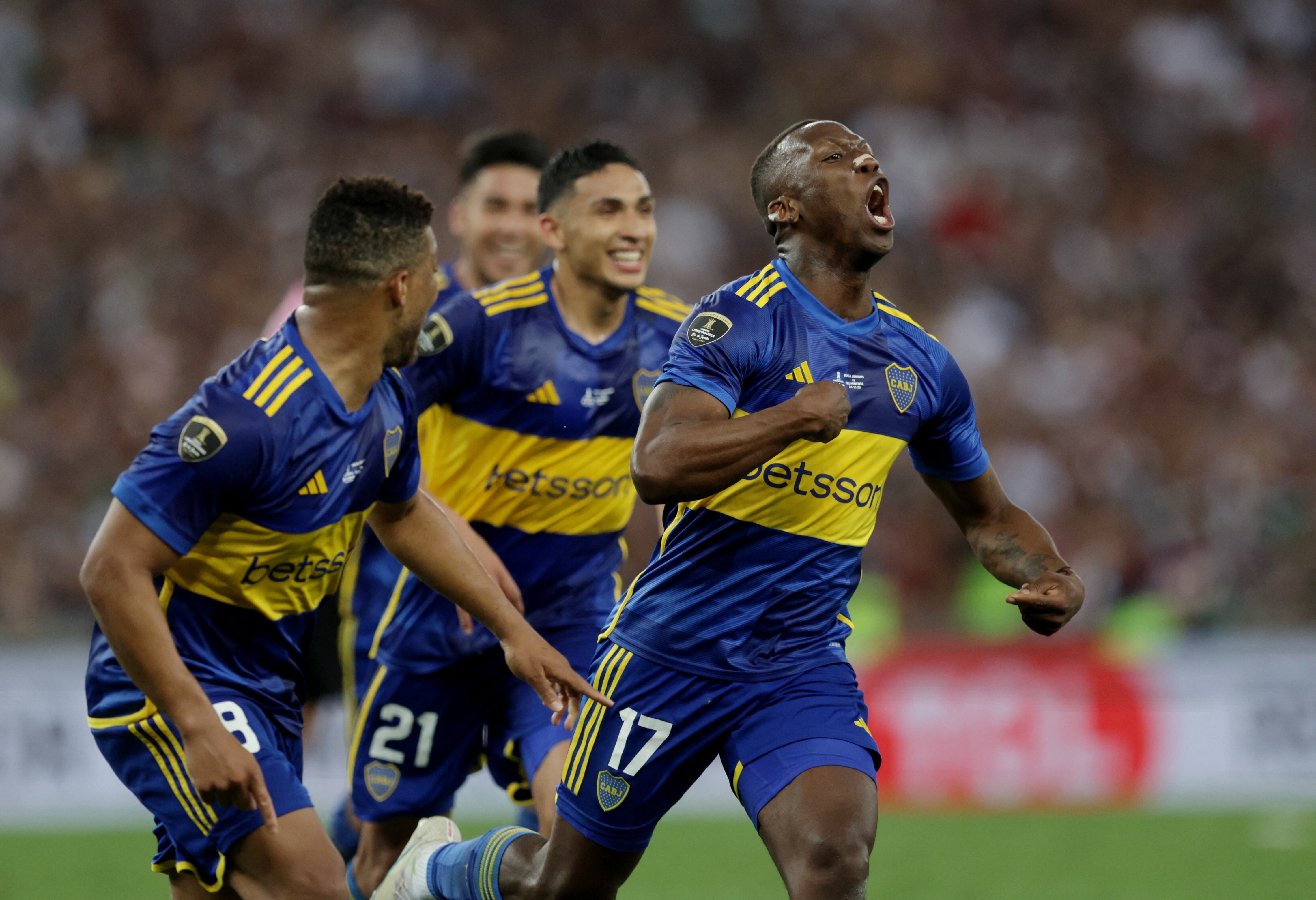 Advíncula grita su gol en la final de la Copa Libertadores 2023 (REUTERS/Ricardo Moraes)