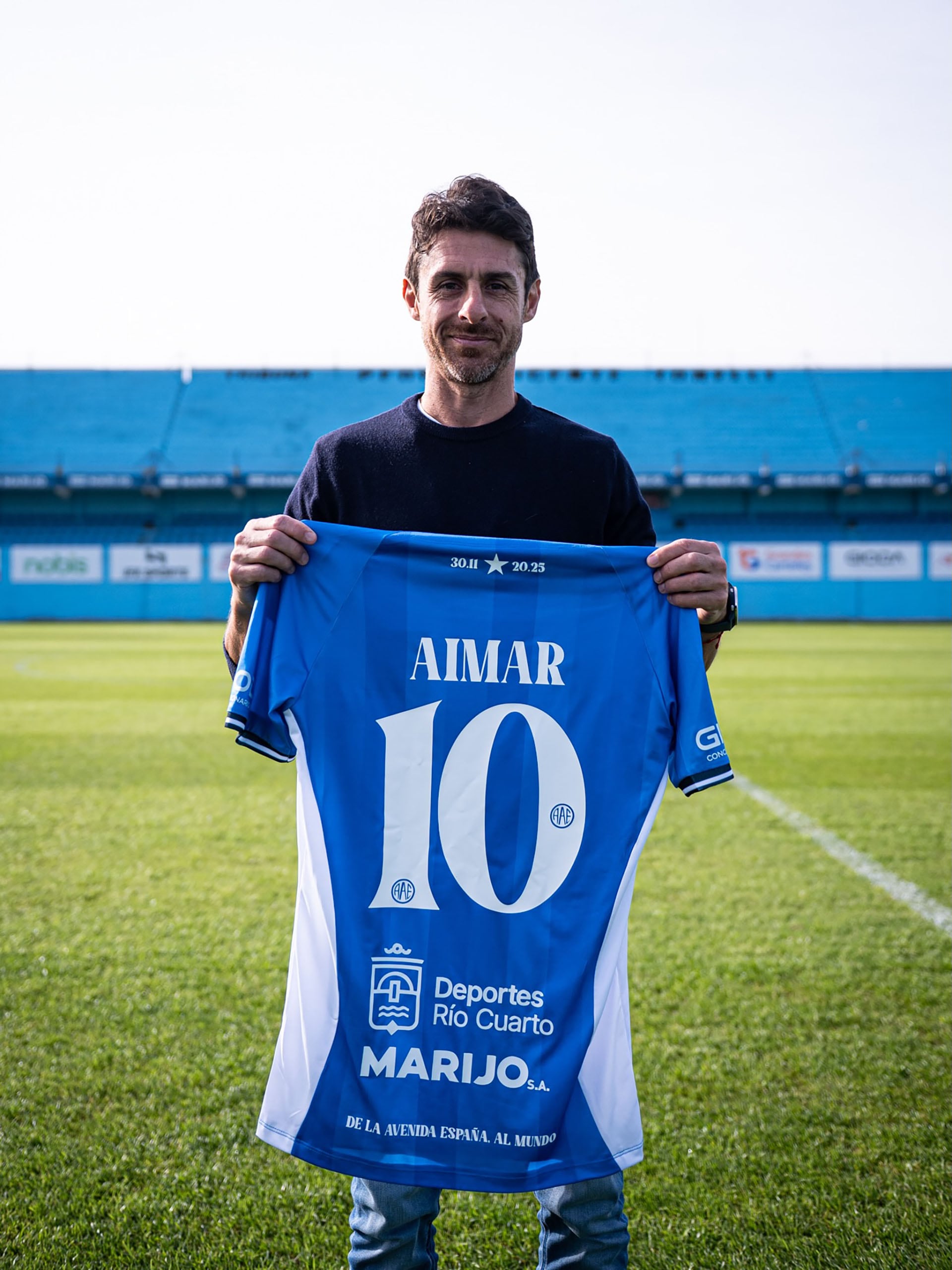 Aimar con la camiseta de Estudiantes de Río Cuarto (Instagram: @estudiantesrio4)