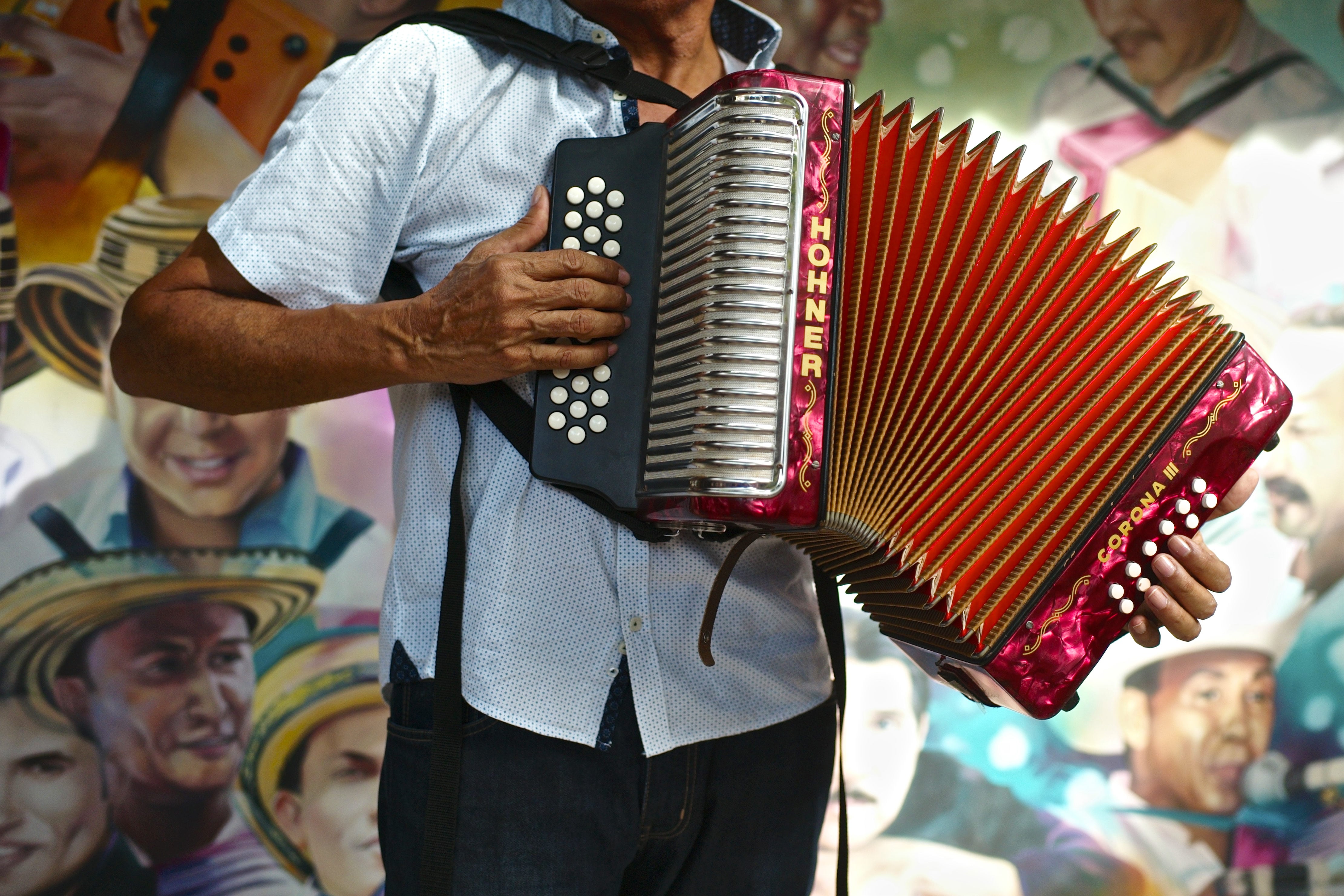Las competencias de los cuatro aires tradicionales del vallenato se celebran en escenarios simbólicos como la plaza Alfonso López y el coliseo Pedro Castro Monsalvo - crédito Europa Press