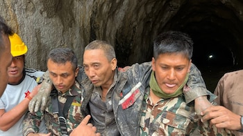 Nepal confirma el rescate de dos supervivientes diez días después de la devastadora riada