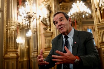 En la imagen, el ministro