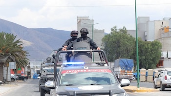 Linchan y queman a un hombre en Puebla tras presunto robo de llantas