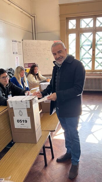 El doctor Guillermo Capuya votó