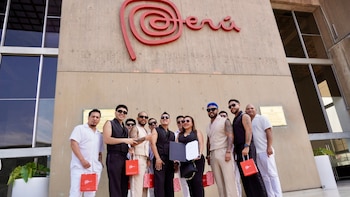 Los Conquistadores de la Salsa recibe distinción de PromPerú.