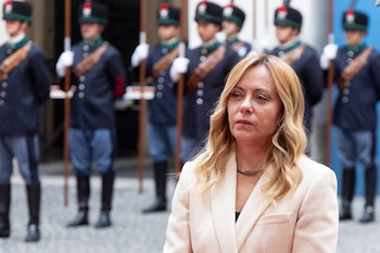 La controversia cobró impulso después de la gestión ante el organismo europeo, que busca ampliar las vías de reclamo frente a contenidos creados sin permiso mediante sistemas automatizados de generación sintética (Mauro Scrobogna/LaPresse via AP)