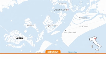Mapa geográfico de la laguna de Venecia con varios nombres de lugares y un círculo rojo que marca la isla de Crevan.