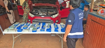 El conductor quedó detenido tras confirmarse que transportaba clorhidrato de cocaína