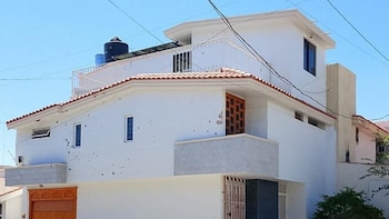 Reportan que casa de Rocha Moya en Culiacán fue tiroteada