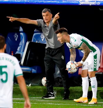 El técnico del Eibar, José