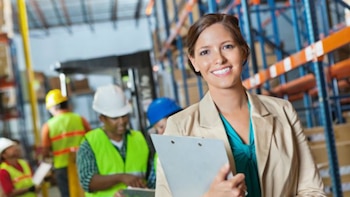 Participación femenina crece en logística, pero liderazgo sigue siendo limitado. (Foto: Difusión)
