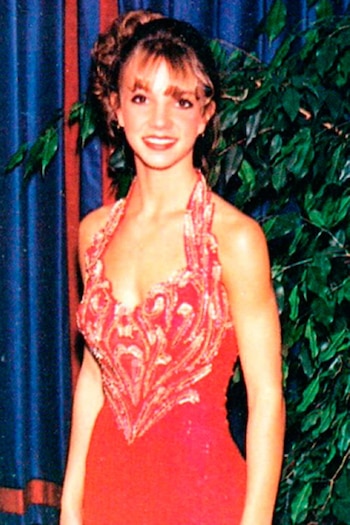 Britney Spears con su vestido de graduación