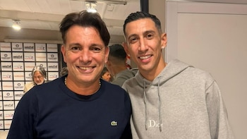 Ángel Di María sorprendió a Martín Bossi en Rosario: fútbol, teatro y risas en La cena de los tontos