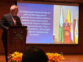 Carlos Antonio Coronel presentó su