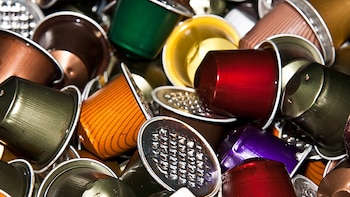 Bruselas es clara: las cápsulas de café pasan a considerarse envases y tendrán que tirarse en este contenedor