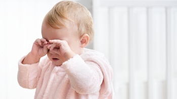 Así es como debes actuar cuando un niño pequeño te pega, según un neuropsicólogo: “Castigarlo contra la pared le va a generar más frustración”