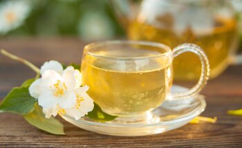 El té blanco, con bajo