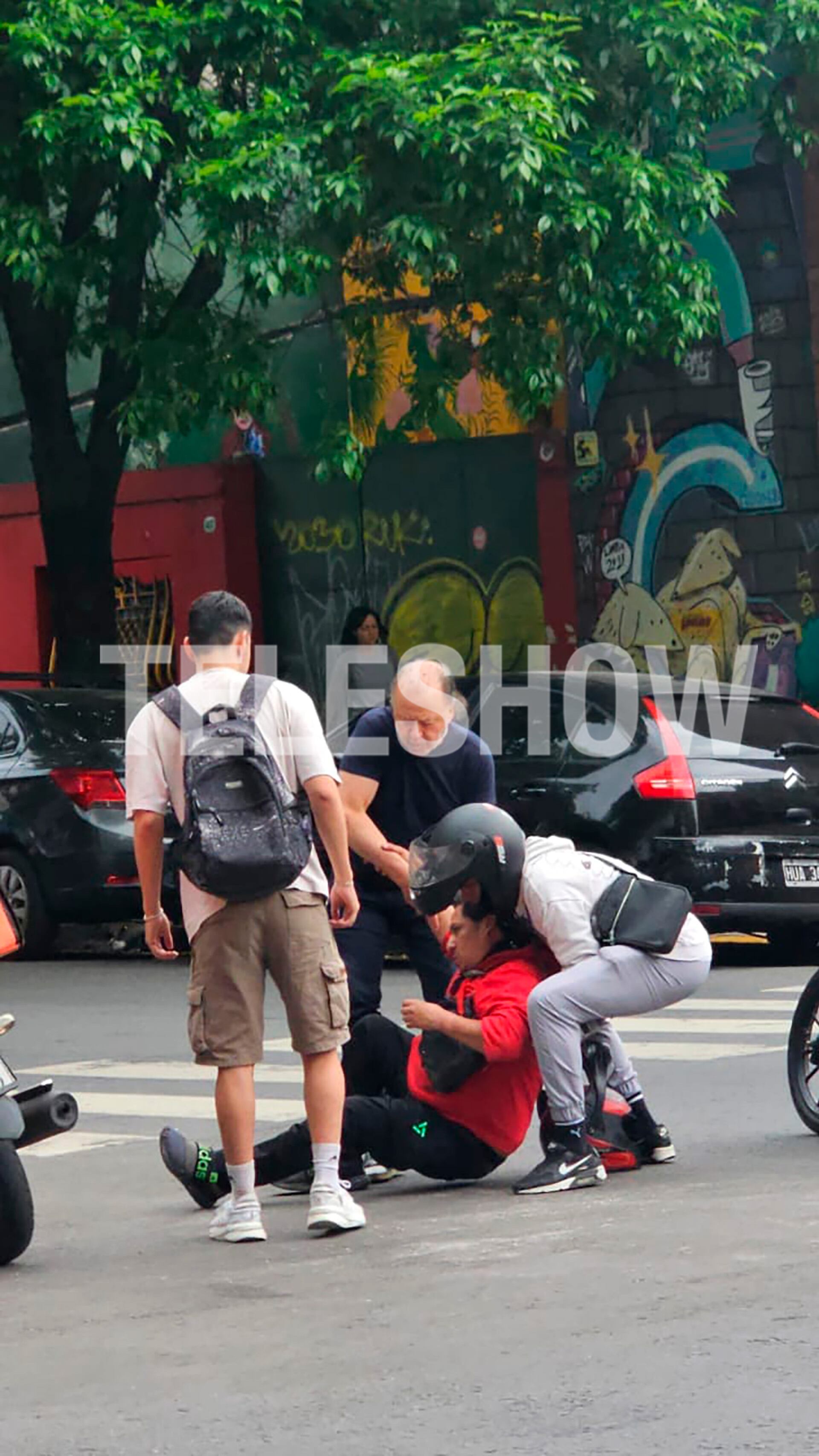 Mientras se dirigía a su restaurante, Pineyro se acercó a asistir al hombre luego del accidente