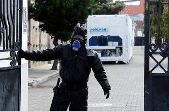 En la imagen, un trabajador