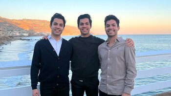 Trillizos cubanos se abren paso