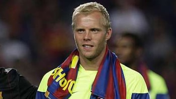 Qué fue de Eidur Gudjohnsen: el noruego que debutó en un partido sustituyendo a su padre, perdió 480.000 euros en el casino y ganó el primer triplete del FC Barcelona