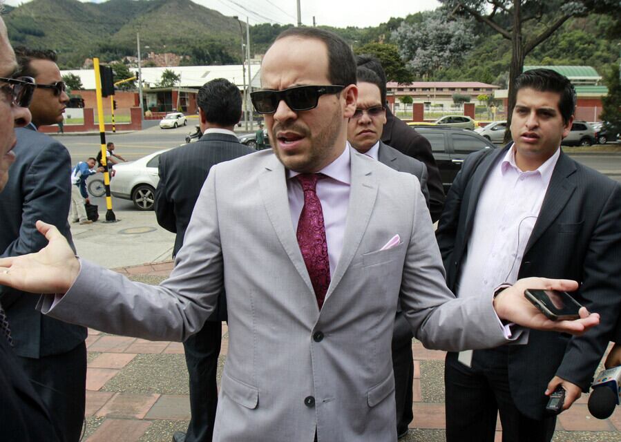 Abelardo de la Espriella negó ante medios tener lazos con la fiscal general o su esposo, atribuyendo las acusaciones a estrategias de campaña - crédito Raúl Palacios/Colprensa