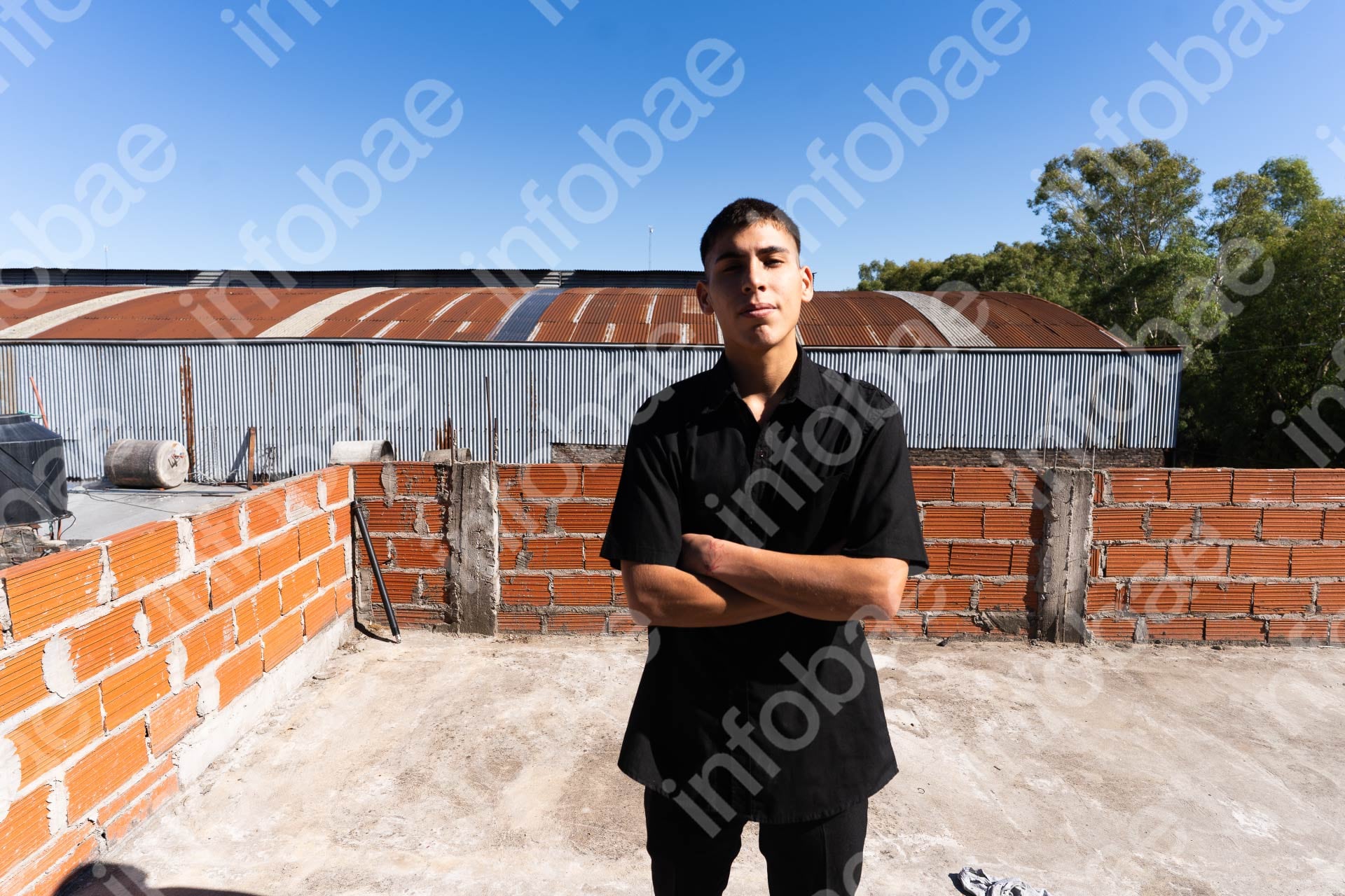 Ver el cielo: Pereyra en la terraza del complejo de Lomas de Zamora donde vive y se encuentra detenido