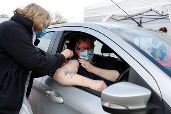Vacunación drive-thru, St Albans, Inglaterra