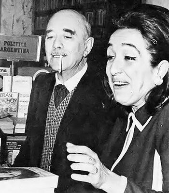 Junto a su amigo, el