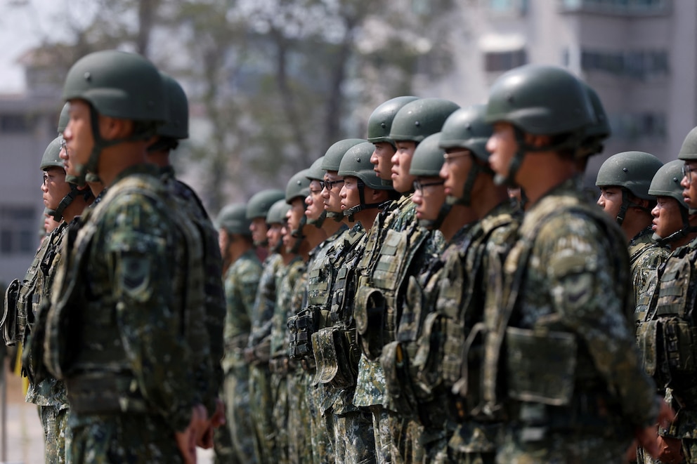 Tension in Taiwan Strait: US General Sees Imminent China Invasion Taiwanese soldiers in a military base in Chiayi