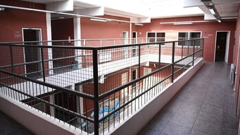 El Centro de Estudiantes convocó a una sentada como medida de protesta ante la falta de respuestas (Fotos: 0223)