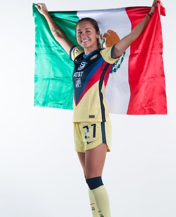 (Instagram / @mayrapelayooo)