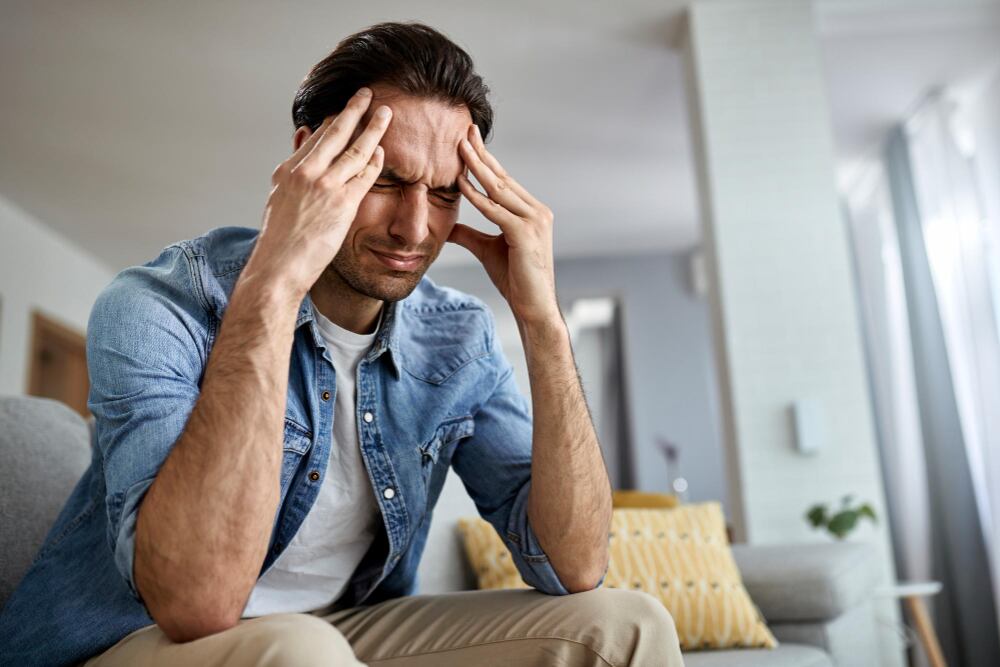 Síntomas incluyen dolor de cabeza, mareos, vómitos, somnolencia, pérdida de conciencia y convulsiones/ Freepik