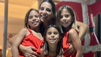 Cinthia Fernández y sus hijas