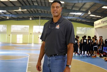 Foto de archivo del exbaloncestista