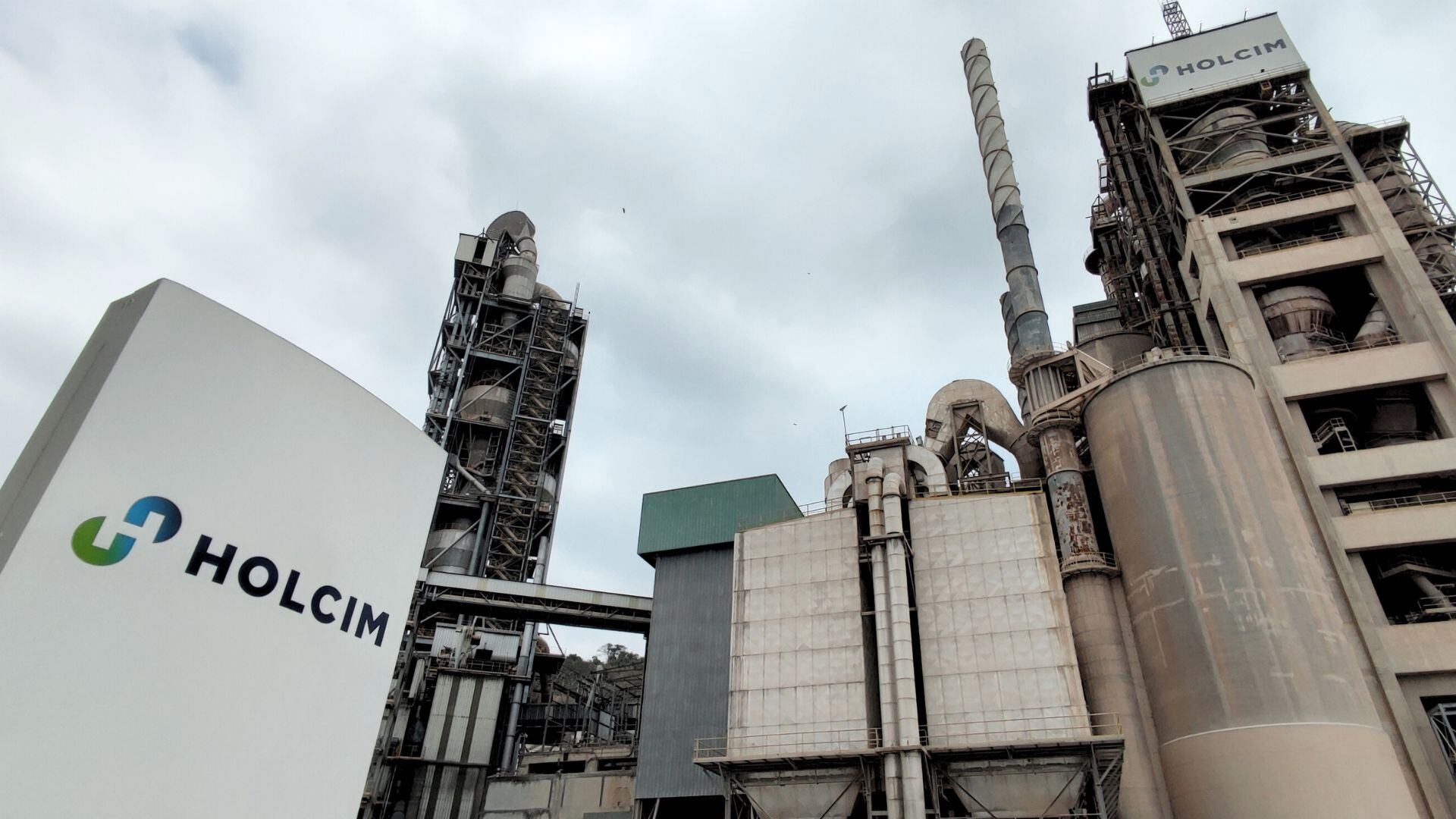 Holcim Perú opera al límite de su capacidad tras crecimiento récord en el mercado local. La compañía prioriza soluciones para la construcción, que ya superan el 50% de su facturación.