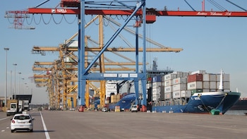 El superávit comercial de la