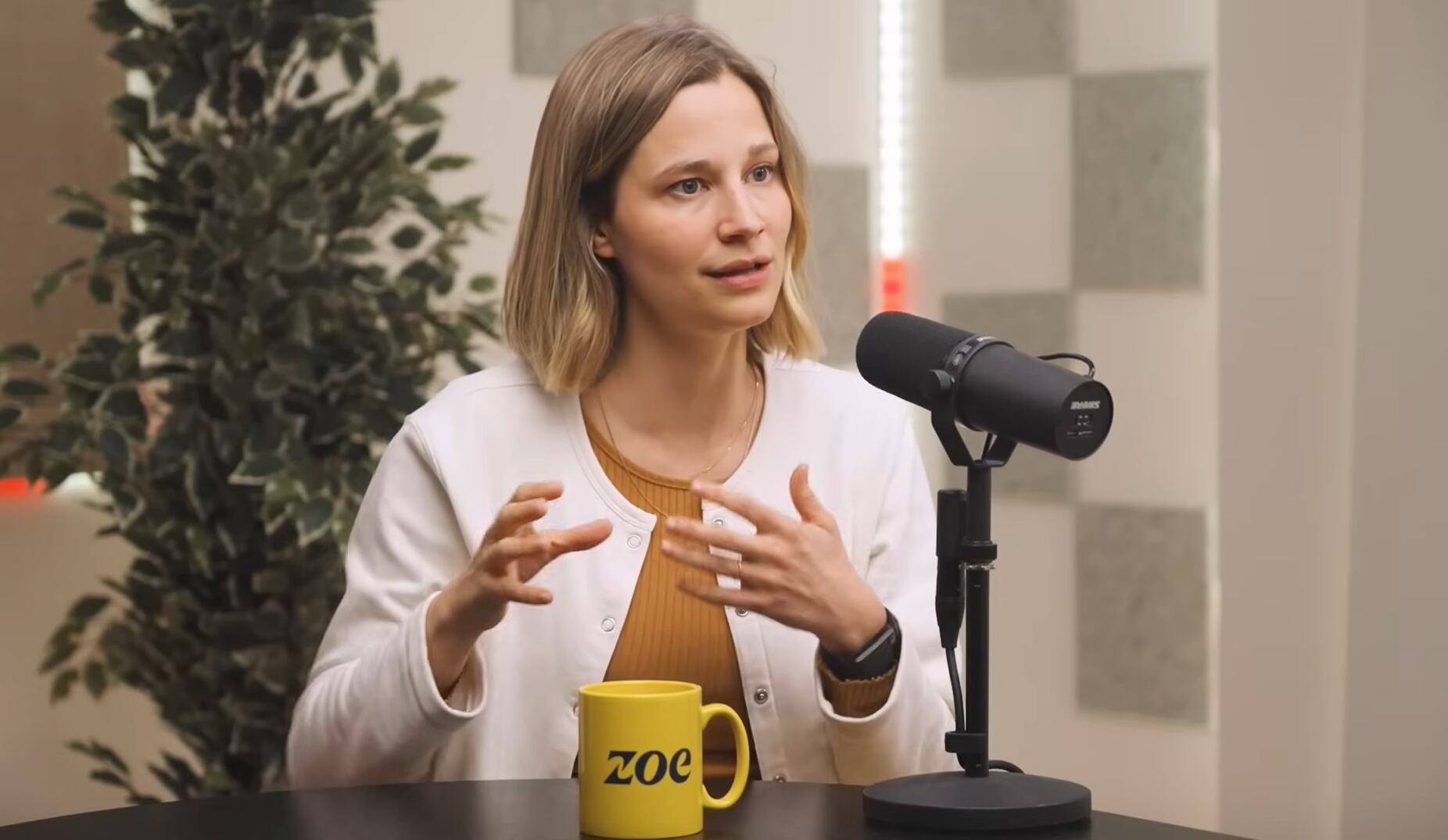 El consumo frecuente de bebidas azucaradas incrementa el riesgo de artritis reumatoide y de enfermedades autoinmunes, según Giulia Enders (Captura de video: YouTube/@joinZOE)