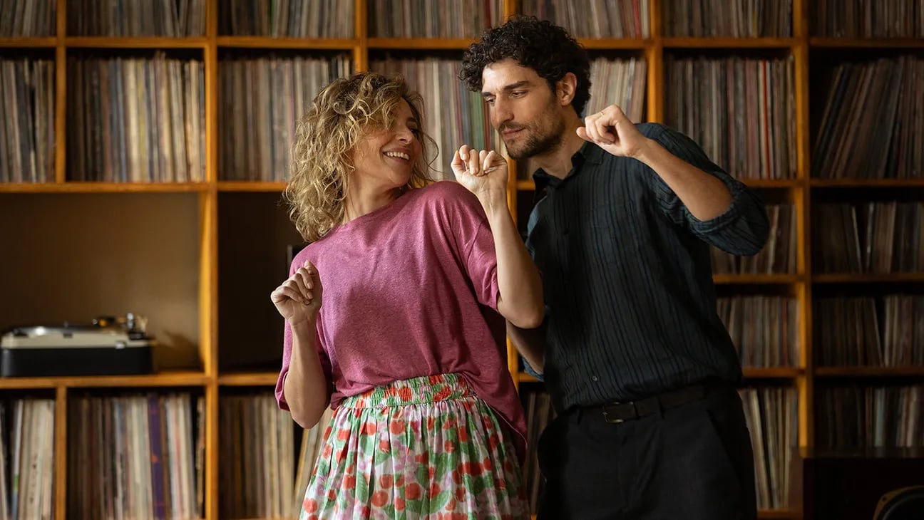 Jasmine Trinca y Louis Garrel en 'Sucederá esta noche' de Nanni Moretti, a competición en el Festival de Venecia