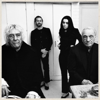 Imagen del álbum 'Music, Fashion, Film' con John Cale, Marc Jacobs y Martin Scorsese junto a la cantante Charli XCX.