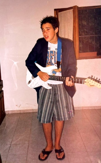 Iturriaga en su adolescencia, tocando
