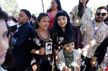 Mon Laferte posa para fotos