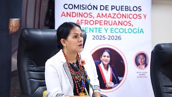 Silvana Robles exhibe chats y anuncia acciones legales contra abogada a la que acusa de orquestar campaña en su contra