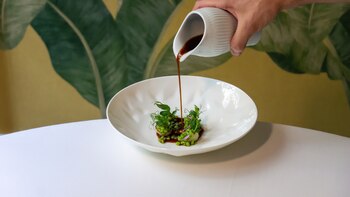 Guisantes lágrima de Guetaria encebollados,